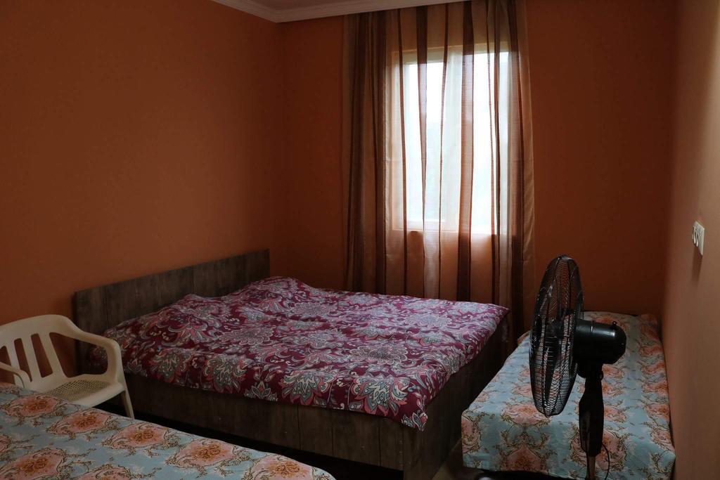 Guest House Barbi Koboeleti Buitenkant foto