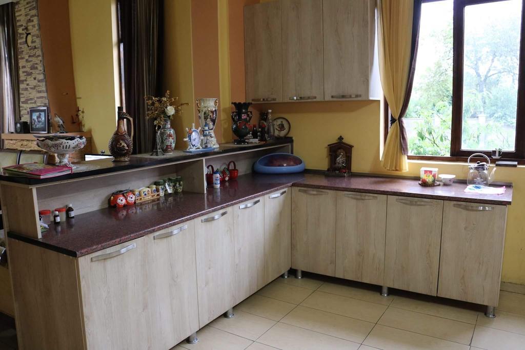 Guest House Barbi Koboeleti Buitenkant foto